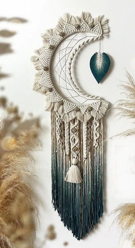 Moon Macrame Diy, Macrame Dream Catcher Tutorial, فن النسيج, Simpul Makrame, Pola Macrame, Macrame Wall Hanging Tutorial, Macrame Dream Catcher, Boho Crafts Diy, Dream Catcher Craft