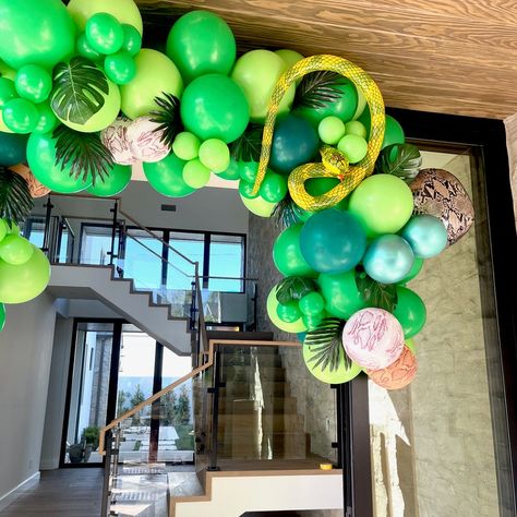 Reptile Party Balloon Arch Snake Birthday Banner Snake - Etsy Party Balloon Arch, Birthday Balloon Garland, Snake Decor, Snake Cakes, Snake Birthday, Reptile Party, Balloon Theme, Balloon Arch, Balloon Garland