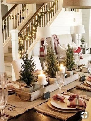 Part of the fun of dining out is the table setting. And you expect it to be really good. So, Copy These Awesome Christmas Table Ideas. And have the same, experience and fun at home, as being at a five-star restaurant. Except that,You get the pleasure of having created it yourself. Merry Christmas and Bon Appetite. Natal Country, Christmas House Tour, Christmas Tablescape, Rooms Ideas, Christmas Tablescapes, Christmas Dining, Table Dining, Christmas Decorations Rustic, Christmas Table Settings