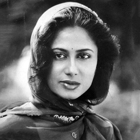 Photo Smita Patil, Retro Bollywood, Bollywood Cinema, Vintage Bollywood, Indian Bollywood, Hot Pics, Moda Vintage, Bollywood Actors, Bollywood Stars