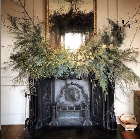 Mantlepiece Decor, Dried Statice, Heckfield Place, Giant Mirror, Land Design, Flower Chandelier, Diy Arrangements, Christmas Interiors, Christmas Mantle