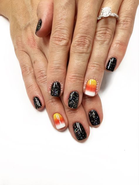 Candy Corn Dip Nails, Candy Corn Nails Short, Halloween Candy Corn Nails, Candy Corn Ombre Nails, Christmas Dip Powder Nails Ideas, Candy Corn Nail Art, Candy Corn Nails Halloween, Candy Corn Nail Designs, Camping Nails Designs