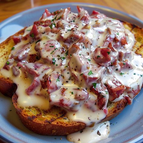 Homemade Creamed Chipped Beef on Toast Creamed Chipped Beef On Toast, Chipped Beef On Toast, Beef On Toast, Breakfast Potluck, Creamed Chipped Beef, Creamed Beef, Homemade Comfort Food, Chipped Beef, Steak And Shrimp