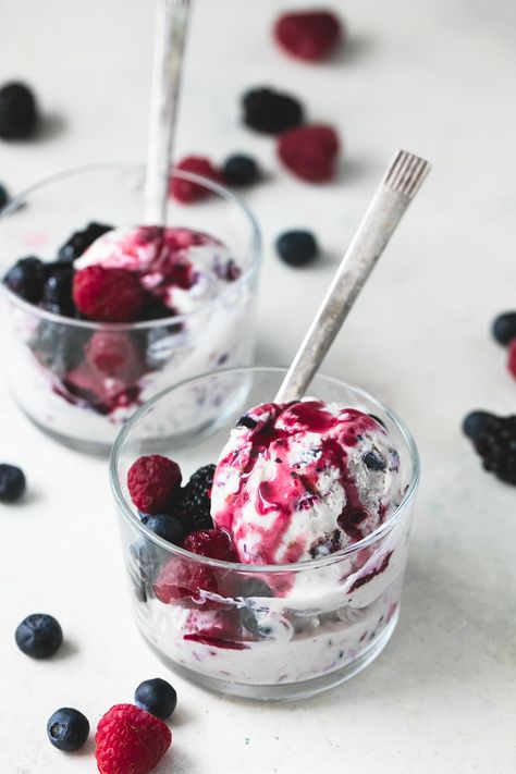 Mixed Berry Ice Cream, Strawberry Shortcake Recipe Easy, Berry Ice Cream, Best Ice Cream Maker, Ice Cream Month, Easy Strawberry Shortcake, Ice Cream Photography, Strawberry Shortcake Recipes, Ice Cream Cookie Sandwich