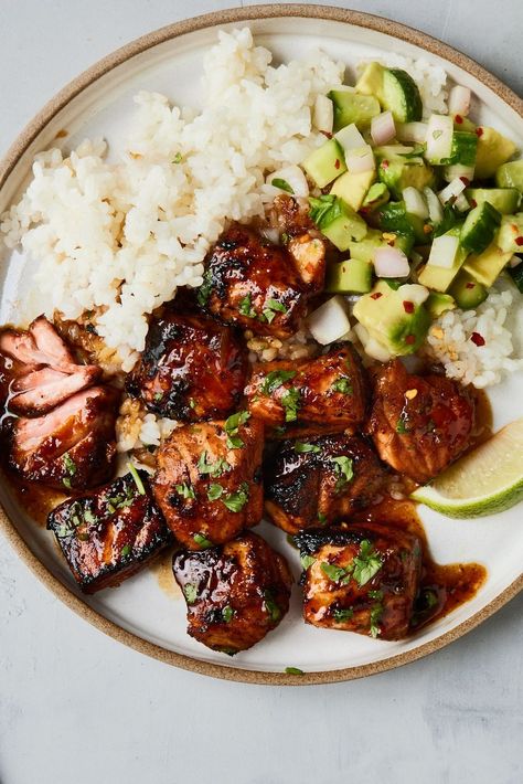 Blackened Honey Glazed Salmon Bites Glazed Salmon Bites, Spicy Sweet Chili Doritos, Salmon Tacos Recipe, New Food Trends, Smoked Salmon Pasta, Salmon Dip, Smoked Salmon Dip, Honey Glazed Salmon, Salmon Bites