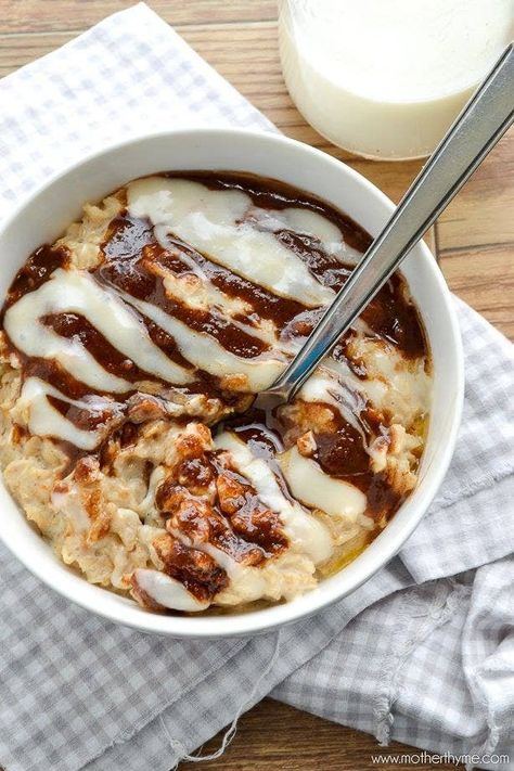 Cinnamon Roll Oatmeal, Breakfast Oatmeal Recipes, Oatmeal Breakfast, What's For Breakfast, Diet Vegetarian, Oatmeal Recipes, Breakfast Bowls, Breakfast Dishes, Cinnamon Roll