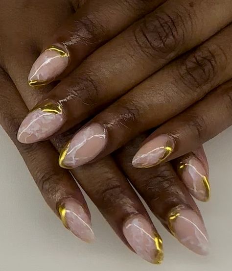 Simple marble nails with gold accents ✨✨Brushed Nail Salon 460 Hurffville Crosskeys Rd Sewell, NJ 08080 ✨ #shortnails #longnails #coffinnails #stilletonails #almondnails #trendingnails #southjerseynails #foryou #trending #nailsnailsnails @joy_brushednailsalon Simple Marble Nails, Marble Nails With Gold, Nails With Gold Accents, Metallic Nail Colors, Tip Nail Ideas, French Tip Nail Ideas, Jersey Nails, Classic Nail Designs, Gold French Tip