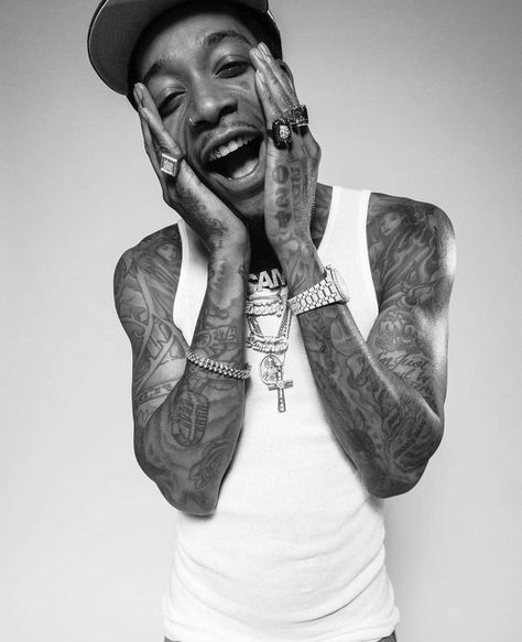 Wiz Khalifa Hd Wallpaper, Wiz Khalifa, Hd Phone Wallpapers, Wallpaper Black, Black And White Wallpaper, Hip Hop Culture, Man Candy, White Wallpaper, The Wiz