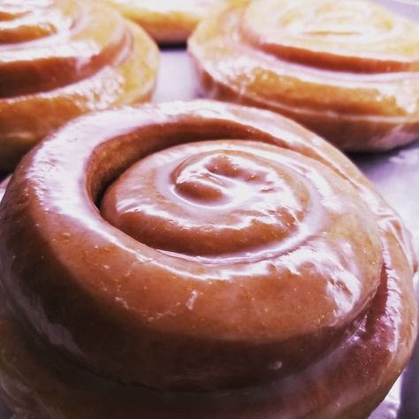 This Alabama bakery specializes in donuts, hence its name. However, there's one treat that customers can't get enough of. That treat is a cinnamon roll, which is much larger than average. Bakery Website, Small Bakery, Best Cinnamon Rolls, Cinnamon Coffee, Honey Buns, Taste Made, Apple Fritters, Donut Shop, Donut Glaze