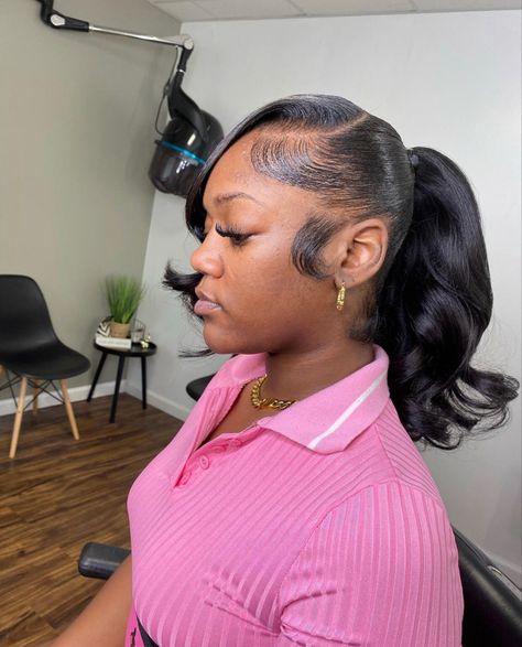 hairstyles for black girls. Barbie ponytail with curly bang and pony. Slick Back Barbie Ponytail, Black Barbie Ponytail, V Part Slick Back, Hair Schedule, Bday Hairstyles, Bhaddie Hairstyle, Bridesmaids Hairstyle, Swag Hairstyles, Quick Updo