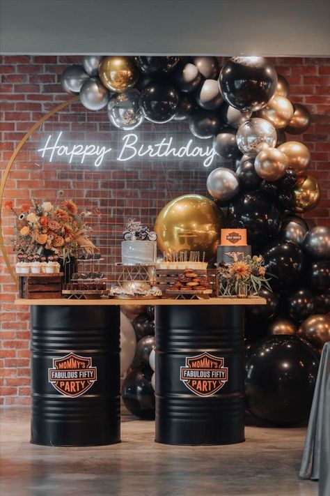 Harley Davidson 50th Birthday Party, Masculine Birthday Party Decorations, Masculine Balloon Garland, Barrel Dessert Table, Harley Davidson Party Ideas, Masculine Party Decor, Black And Silver Balloon Garland, Men’s Birthday Party Ideas, Harley Davidson Party Theme