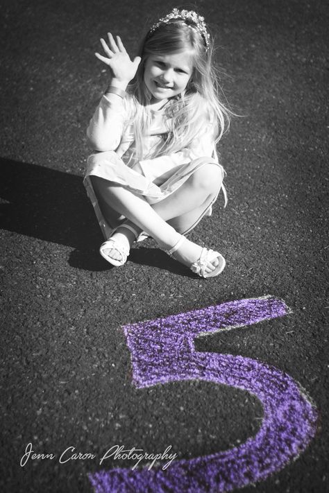 I'm 5 years old photoshoot 6 Birthday Photoshoot Ideas, 5 Year Birthday Photoshoot, Birthday Photoshoot Ideas Kids, 4th Birthday Pictures, Old Photoshoot, Birthday Photoshoot Ideas, Diy Birthday Banner, Toddler Photoshoot, Birthday Photography