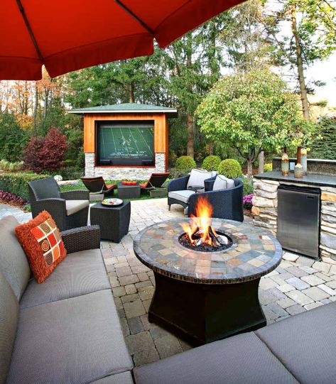 25+ Fabulous outdoor patio ideas to get ready for spring enjoyment Movie Theater Ideas, Backyard Movie Theater, Fire Pit Pergola, Easy Fire Pit, Porch Design Ideas, Wood Pizza, Backyard Fire Pit, Patio Design Ideas, Large Fire Pit