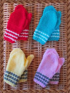 Winter is on it's way and the weather is changing here in the UK. It's getting much colder.   These cute little mittens are perfect for... Baby Mittens Knitting Pattern, Baby Mittens Knitting, Baby Mittens Pattern, Knitting Mittens, Crochet Baby Mittens, Toddler Mittens, Crochet Baby Blanket Beginner, Knitted Mittens Pattern, Kids Mittens