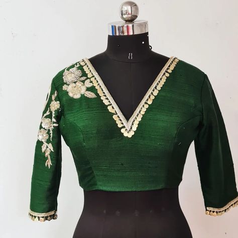 Black Velvet Blouse Design, Velvet Blouse Design, Simple Blouses, Black Velvet Blouse, Raw Silk Blouse, Zardosi Embroidery, Latest Bridal Blouse Designs, Embroidery Blouses, Green Peacock