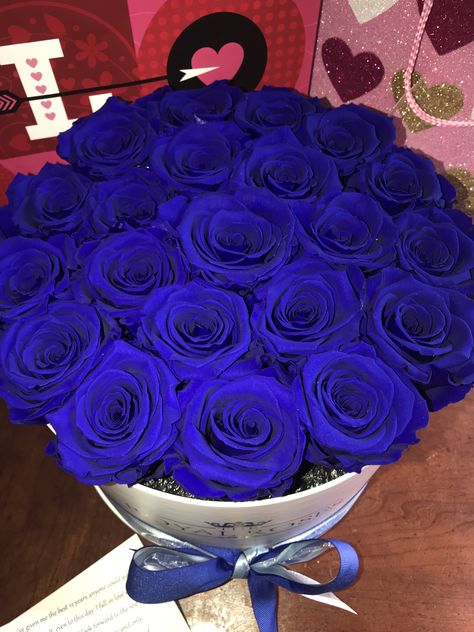 Royal blue Royal Blue Quince Court, Royal Blue And Gold Sweet 16 Decorations, Royal Blue Birthday Party Ideas, Blue Birthday Themes, Royal Blue Bouquet, Blue Quinceanera Theme, Sweet Sixteen Themes, Royal Blue Cake, Version Board