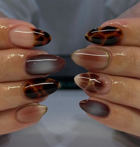 Perfect fall nail art 🍂🖤 Fall Autumn Nails, Fall Almond Nails, Hottest Nail Trends, Fall Nail Trends, Edgy Nails, Casual Nails, Classy Acrylic Nails, Pretty Gel Nails, Almond Acrylic Nails