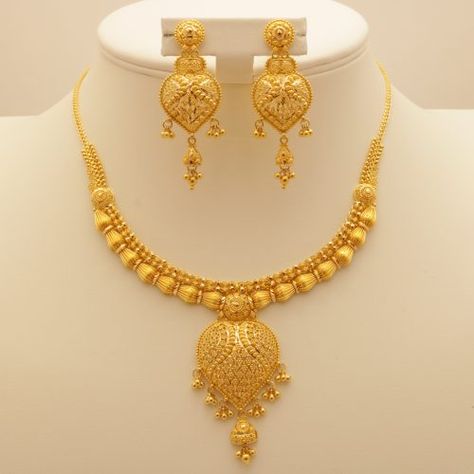 Gold Set Design, Plain Jewelry, Dubai Gold Jewelry, Gold Bridal Necklace, Gold Jewellry, Gold Necklace Indian, Gold Necklace Indian Bridal Jewelry, Gold Bridal Jewellery Sets, Gold Necklace Simple