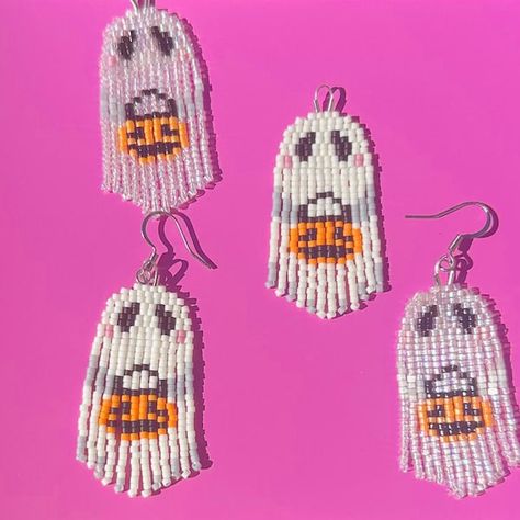 MyKitschyNightmare - Etsy Canada Halloween Hoop Earrings, Beaded Ghost Earrings, Halloween Beadwork, Beaded Ghost, Halloween Beading, Earring Rack, Beaded Halloween, Halloween Beaded Jewelry, Dark Jewelry