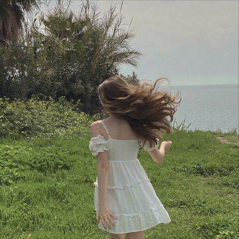 This photo belongs to me;) Cute Poses No Face, Dr Ideas, Simon Riley, 17 Birthday, Moon Drawings, Floral Dress Outfits, Soft Girl Aesthetic, Face Pictures, Long White Dress