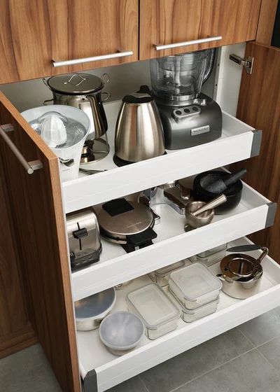 Simplifying: What Items in Your Kitchen Are Just Taking Up Space? Modern Konyhatervezés, Kitchen Appliance Storage, Desain Pantry, Kabinet Dapur, Small Kitchen Organization, Appliances Storage, Kitchen Organisation, Smart Kitchen, Kitchen Cabinet Storage