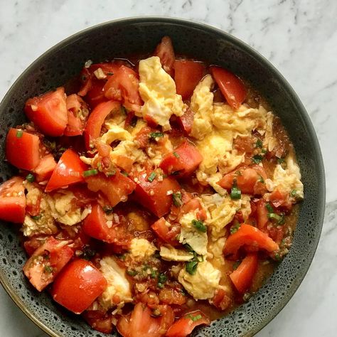 Egg Stir Fry, Tomato And Egg, Fried Tomatoes, Kitchen Paper Towel, Kitchen Paper, Egg Whisk, Spring Onion, Scrambled Eggs, Diced Tomato