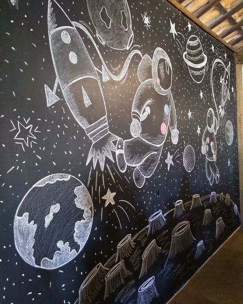 Chalk Space Art, Space Chalkboard Art, Chalk Wall Drawings, Drawing On Walls Bedrooms, Chalkboard Drawing Ideas, Chalk Wall Ideas, Chalk Art Wall, Chalk Mural, Chalk Illustration