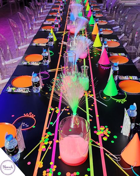 Neon lights, birthday nights! Table's set, ready for delights! ✨🎉 Glow In The Dark Table Setting, Neon Table Setting, Neon Table Decor, Neon Table Decorations, Ft Calls Pictures, Neon Table, Sweet 13, Neon Birthday Party, Glow In The Dark Party