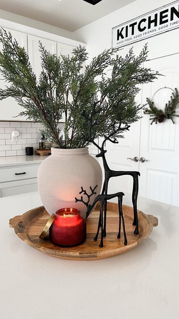 Cute Christmas Kitchen Decor, Living Room Decor Christmas Ideas, Minimum Christmas Decor, Christmas Stair Landing Decor, Modern Seasonal Decor, Magnolia Home Christmas Decor, Christmas Decor Ideas For Counter Tops, Winter But Not Christmas Decor, Simple Christmas House Decor