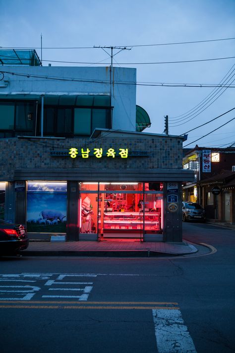 Seoul Korea Travel, South Korea Seoul, South Korea Travel, City Vibe, Korea Travel, Korean Aesthetic, Summer Wallpaper, Aesthetic Images, Neon Lights