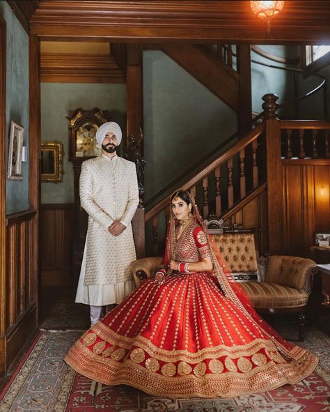 Wedding Photography Ideas Poses, Indian Bridal Wear Red, Couple Poses Ideas, Sabyasachi Lehengas, Sabyasachi Lehenga Bridal, Sabyasachi Bridal, Sikh Bride, Sabyasachi Bride, Groom Photoshoot