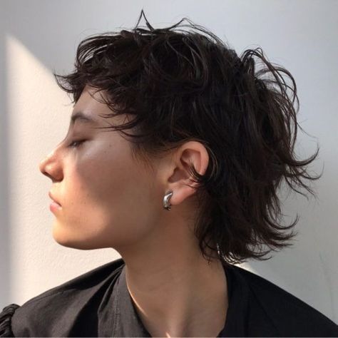 Layered Short Hairstyles, Skirts Design, Androgynous Hair, Layered Short, Mullet Haircut, Hair Inspiration Short, Punk Hair, Shot Hair Styles, Busy Women