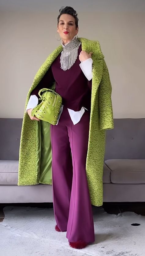 Purple Outfit Color Combos, Shades Of Green Outfits For Women, Green And Purple Outfit, Outfit Color Combos, Purple Pants Outfit, Colorblock Fashion, Green Outfits For Women, Magenta Fabric, Pantalon Rose