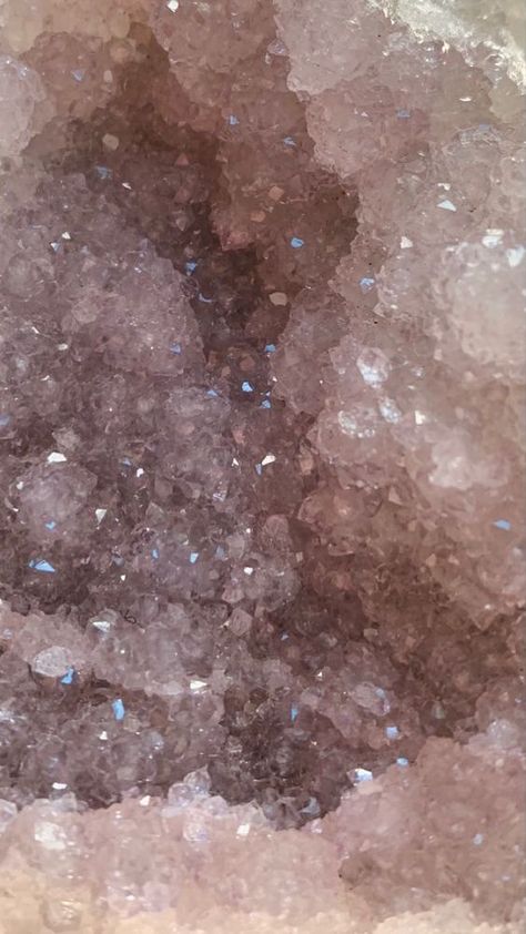 Crystal Phone Background, Crystals Wallpaper Aesthetic, Crystal Aesthetic Wallpaper Iphone, Crystals Background Wallpapers, Rose Quartz Aesthetic Wallpaper, Crystals Wallpaper Iphone, Crystal Wallpaper Iphone, Rose Quartz Wallpaper Iphone, Crystal Background Aesthetic