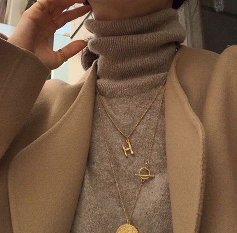 How To Have Style, Tumblr Outfits, Layered Fashion, Shoes Luxury, October 29, Women's Casual Style, Summer Dress Outfits, Fashion Dresses Casual, Gold Necklace Layered