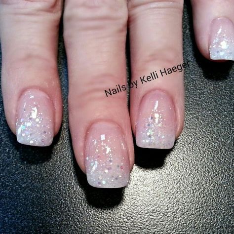 White glitter fade nails #pedicure #pedicure #con #gelish Fade Nails, Glitter Fade Nails, Ongles Bling Bling, Faded Nails, Glitter Tip Nails, White Glitter Nails, Nails Polish, French Tip Nails, White Glitter