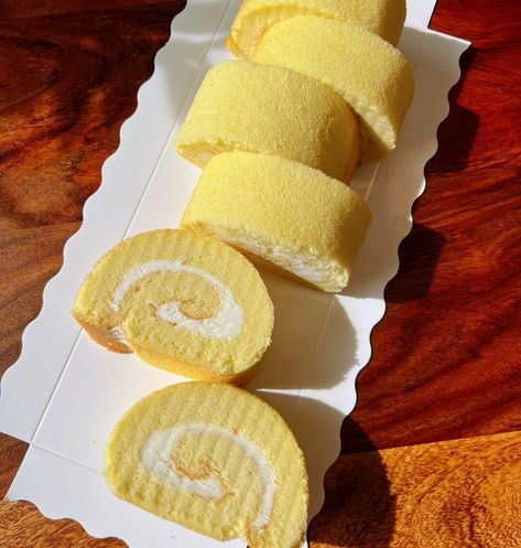 Chiffon Cake Roll Recipe, Softest Cake Roll, How To Make Roll Cake, Japanese Chiffon Cake Recipes, Chiffon Cake Flavors, Soft Cakes Recipes, How To Make Cake Roll, Japanese Cake Roll Recipe, Chiffon Roll Cake