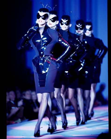 Thierry Mugler. Thierry Mugler Runway, Mugler Runway, High Fashion Runway, Exotic Fashion, Model Inspo, French Fashion Designers, Thierry Mugler, Runway Show, Runway Models