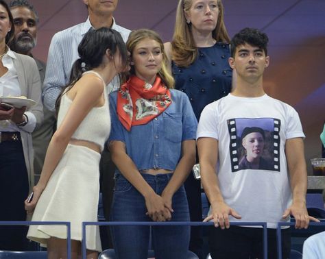 Pin for Later: Kendall Jenner Is the Cutest Third Wheel on Gigi Hadid and Joe Jonas's US Open Date Kendall Bella, Gigi Hadid Outfits, Third Wheel, Joe Jonas, Mother Denim, Us Open, Sporty Chic, Casual Chic Style, Gigi Hadid