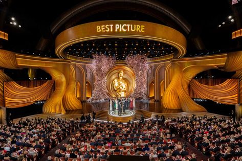 Oscars 2024 Event Design Highlights | BizBash Mutt Dog, Theatre Interior, Oscar Night, Awards Viewing Party, Oscar Award, Event Stage, Night At The Museum, Academy Awards, Stage Design