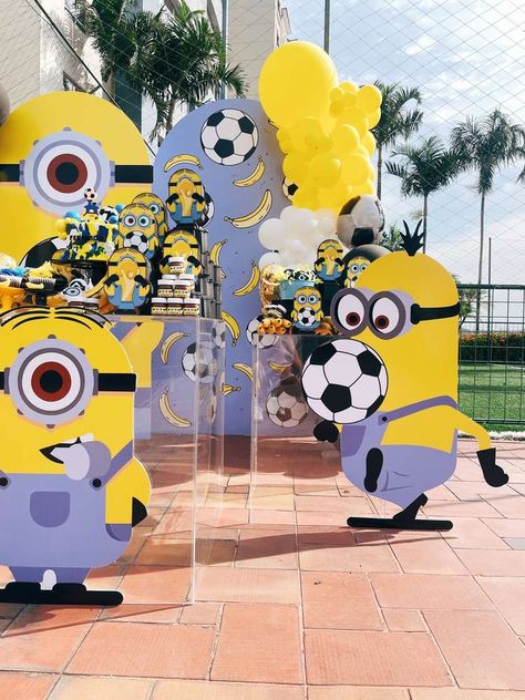 Fernan's Minion World Cup | CatchMyParty.com Minion Football Theme, Minion Theme Decoration, Minion Two Year Old Party, Minion Birthday Backdrop Ideas, Minion Tent Decoration, Minion Balloons, Minion Party Theme, Minions 4, Football Birthday Party