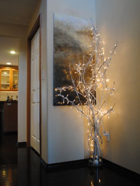 Simple DIY Christmas tree - branches from the yard, white spray paint and white lights. So easy! Winter White Christmas Decor, Branch Christmas Tree, Light Switch Covers Diy, Painted Branches, White Tree Branches, Tree Branch Decor, Branches Diy, White Branches, Vase With Lights