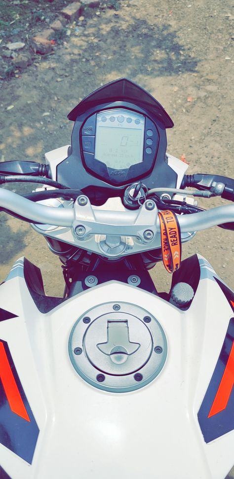 White Duke 200 Duke Snapchat Stories, Bike Snapchat Stories, Bike Snap, Shopping Snap Story, Shopping Snap, Khwaja Ji, Rc 200, Royal Enfield Wallpapers, Khwaja Ji Pic