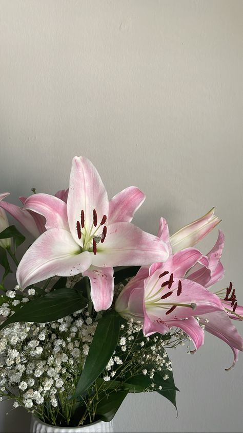 Liles Flowers Aesthetic, Berries Photography, Lily Wallpaper, Pink Lillies, Boquette Flowers, Flower Bar, Nothing But Flowers, Flower Therapy, Beautiful Bouquet Of Flowers