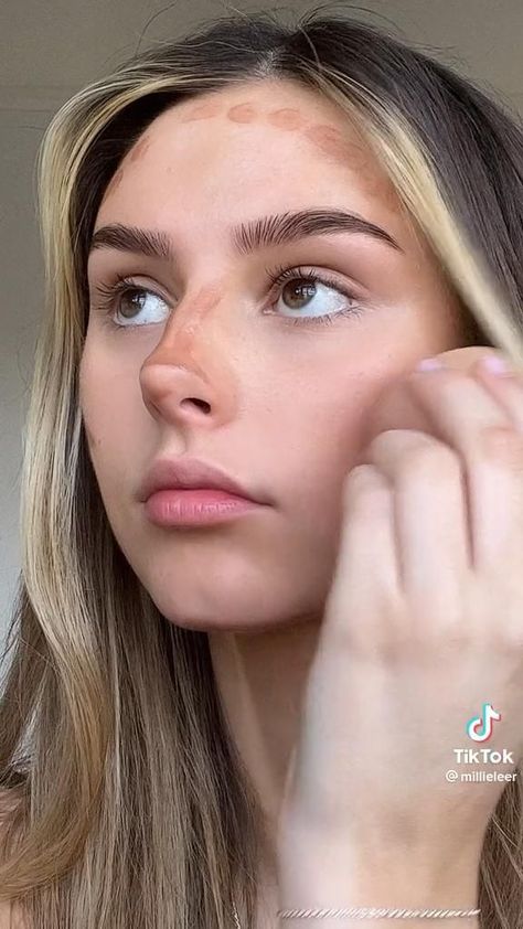 Light And Natural Makeup, Demure Makeup Look, Photo Day Makeup, White Girl Makeup Tutorial, Makeup For White Skin, White Girl Makeup Looks, Quick Work Makeup, Church Makeup Looks, Makeup Looks For Work