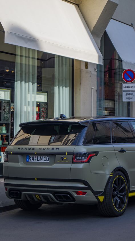 Range Rover Svr Wallpaper, Photo Tiktok, Range Rover Svr, Jeep Wallpaper, Range Rover Car, Range Rovers, Money Aesthetic, Old Money Aesthetic, Dream Car