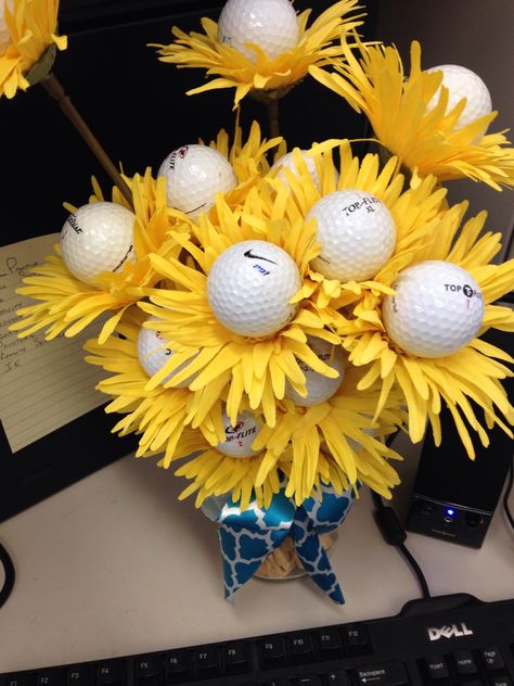 Golf Ball Bouquet Gift Ideas, Golf Centerpieces, 4 Kings, Golf Crafts, Golf Theme Party, Golf Events, Fall Wood Crafts, Golf Diy, Guy Gifts