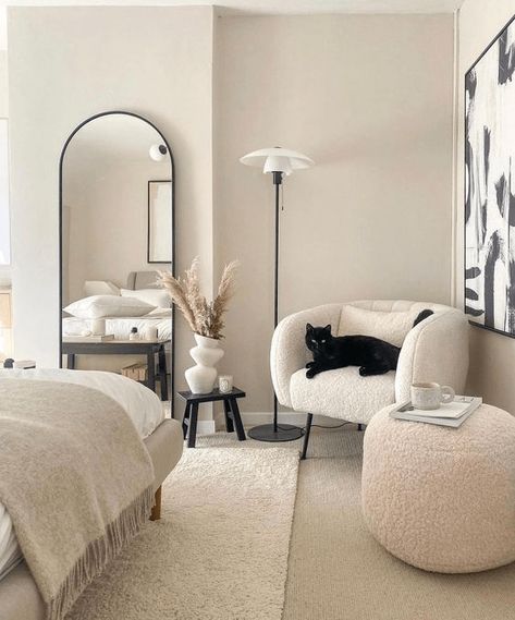 17 Most Creative Guest Bedroom Ideas to Impress Guests - By Kimberly Faye Interrior Design, Luxury Room Bedroom, Babe Cave, Bedroom Corner, Leaving Room, Interior Design Per La Casa, تصميم للمنزل العصري, Apartment Aesthetic, Future Apartment