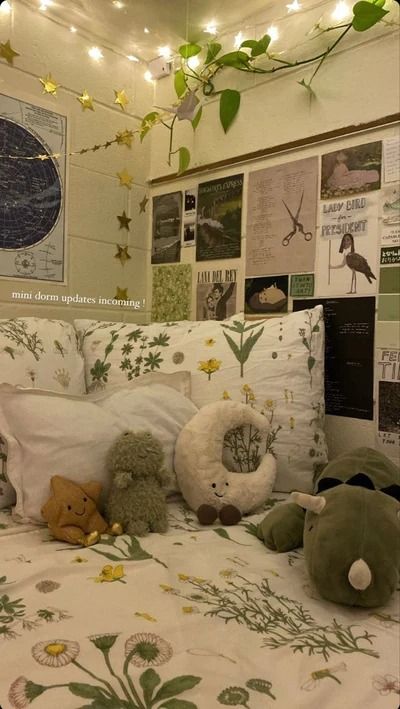 Bringing Nature Indoors: Revamp Your Bedroom with the Earthy Aesthetic ♡ | Room Decor Tips | Ever Lasting Blog Zimmer Diy, Dorm Room Inspiration, Pinterest Room Decor, Cute Bedroom Decor, Cozy Room Decor, Pretty Room, Dreamy Room, Dream Room Inspiration, Room Makeover Bedroom