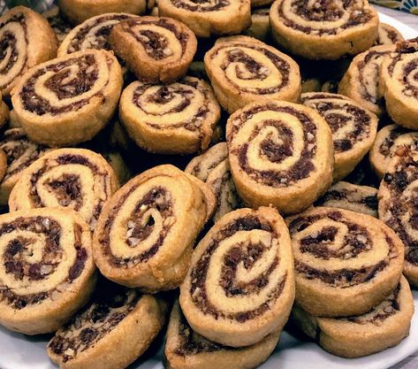 Date Pinwheel Cookies, Pinwheel Cookies Recipe, Cookie Deserts, Date Cookies, Pinwheel Cookies, Sugar Dough, Betty Crocker Recipes, Pinwheel Recipes, Filled Cookies